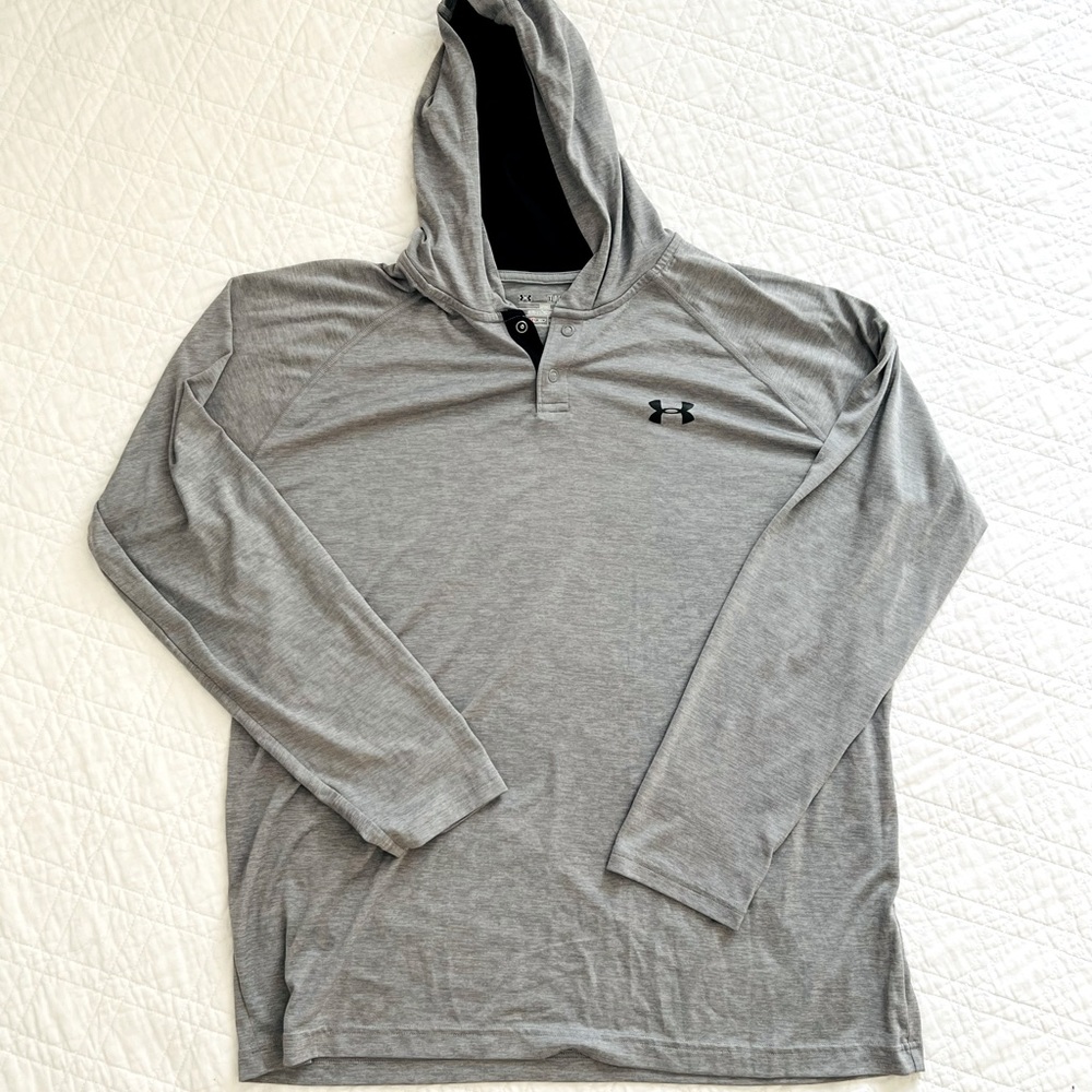Men’s XL Under Armour Hooded Shirt